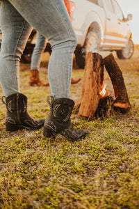 Cossette Bootie *distressed jet black*
