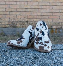 Load image into Gallery viewer, Crown Mules *Cow Print*